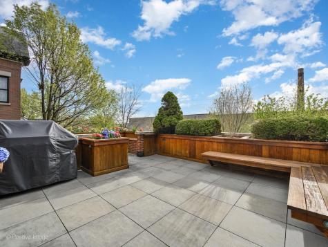 2664 North Hartland Court Chicago IL 60614