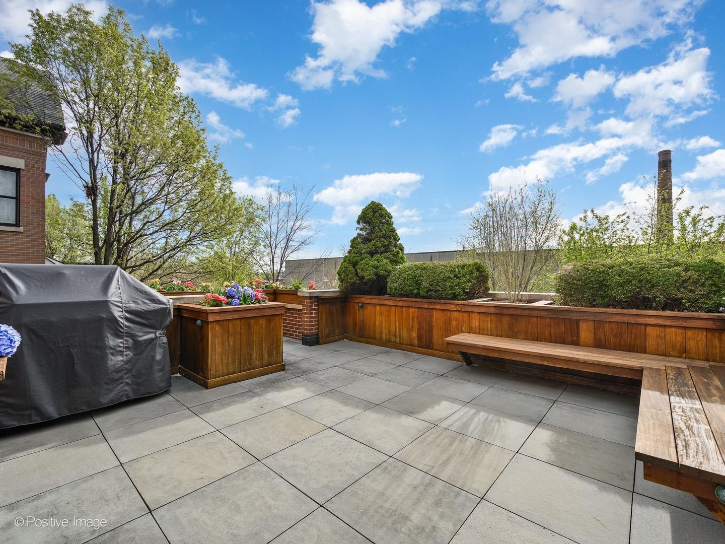 2664 North Hartland Court Chicago IL 60614