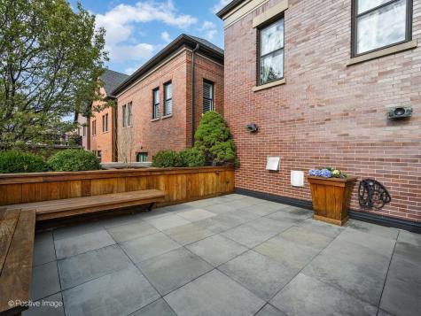 2664 North Hartland Court Chicago IL 60614