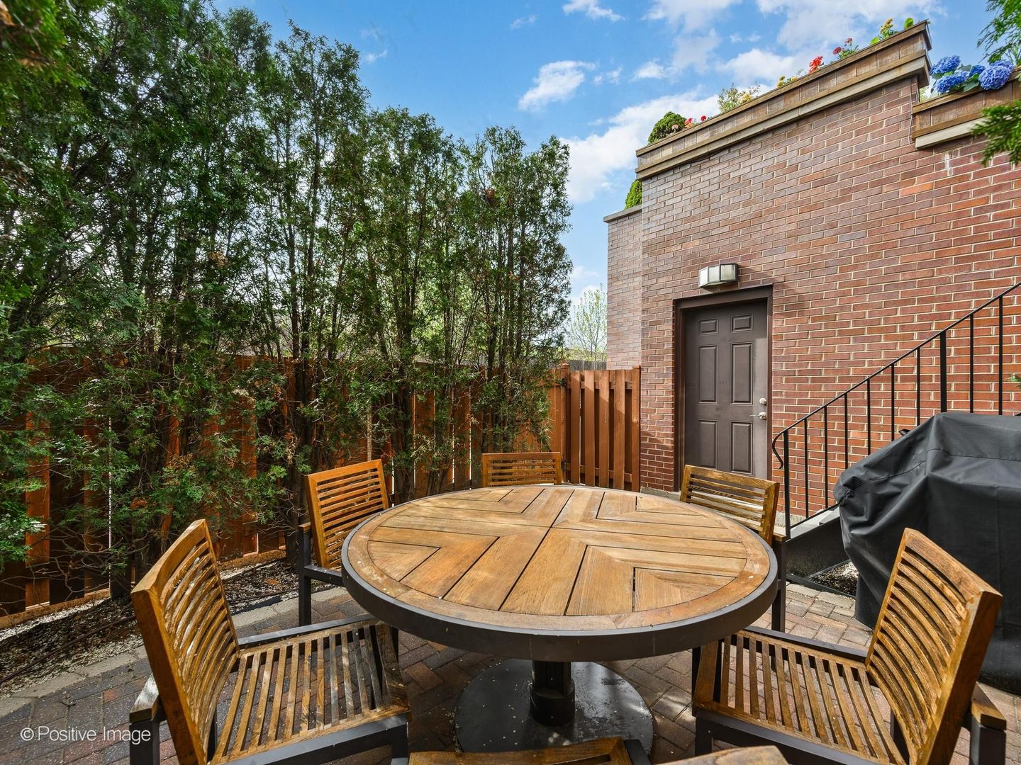 2664 North Hartland Court Chicago IL 60614