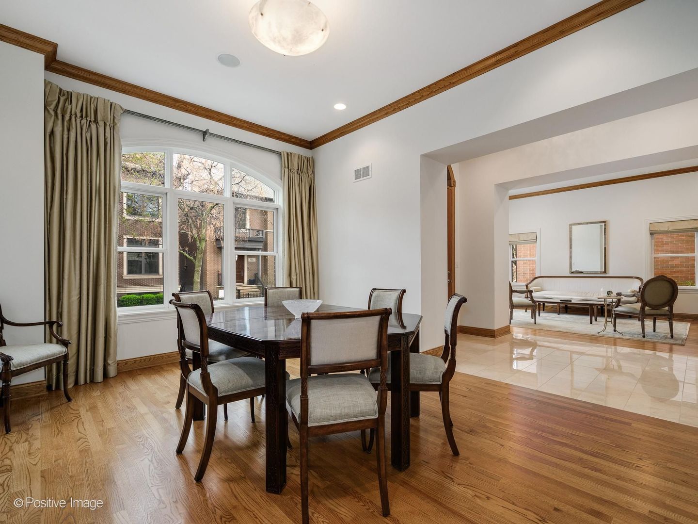 2664 North Hartland Court Chicago IL 60614