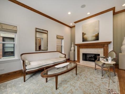 2664 North Hartland Court Chicago IL 60614