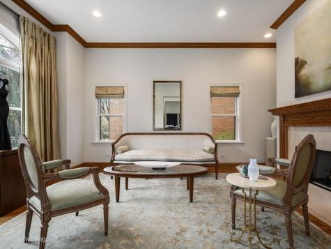 2664 North Hartland Court Chicago IL 60614