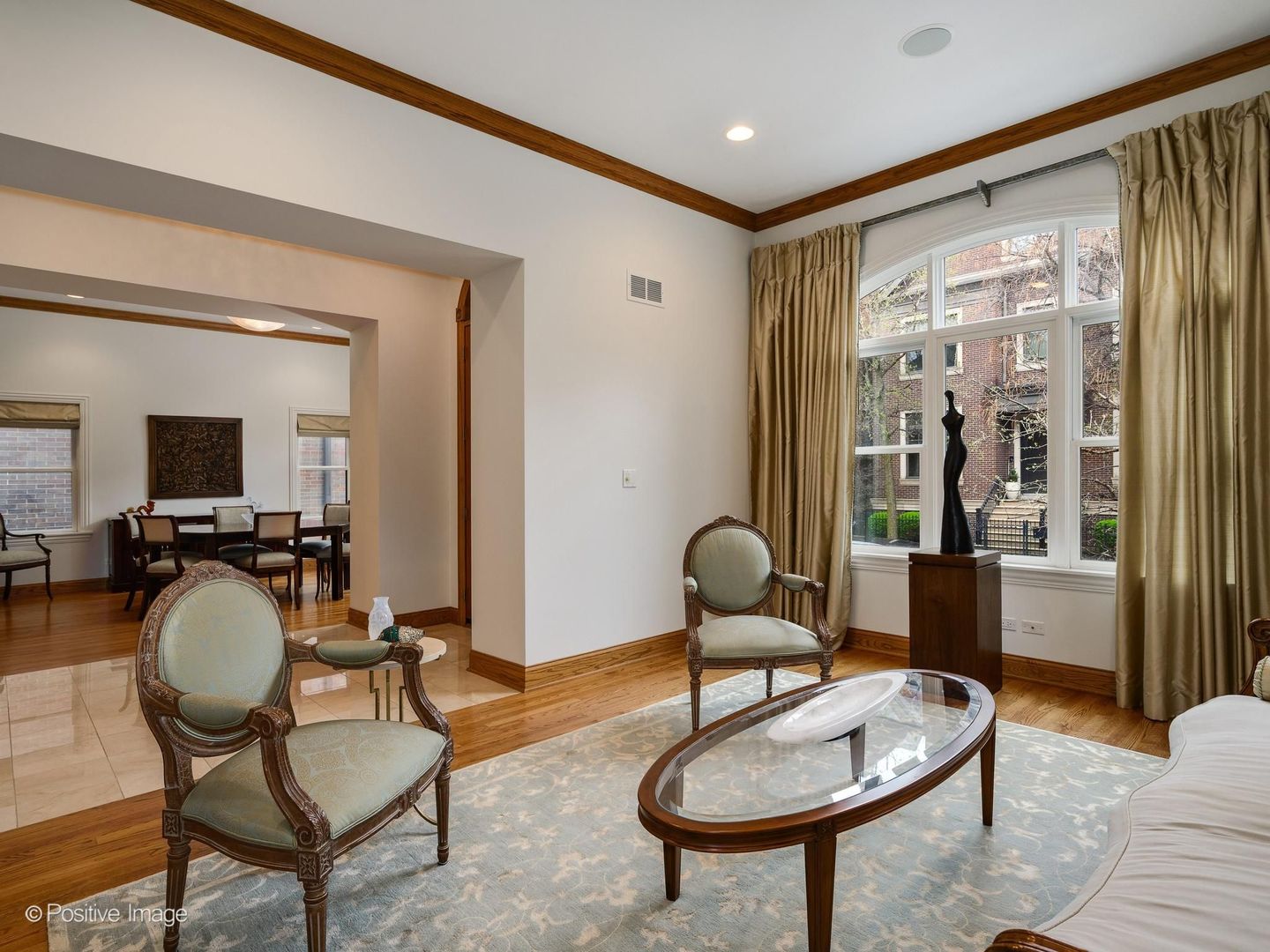 2664 North Hartland Court Chicago IL 60614