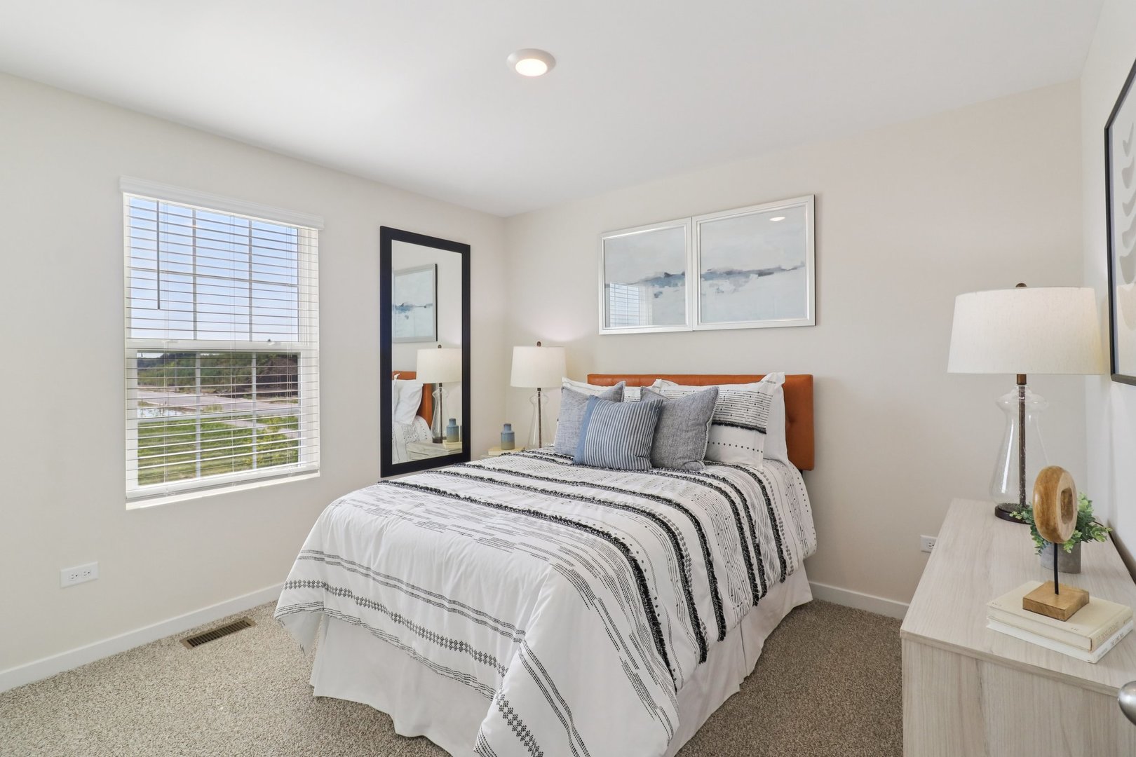 1752 Stable Lane Aurora IL 60503