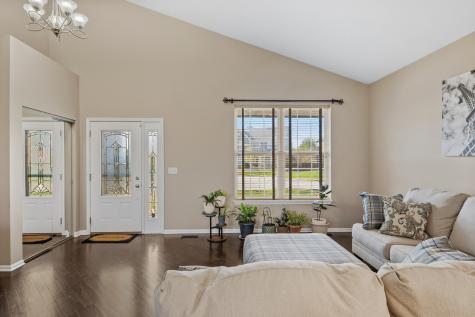 654 Easton Lane Elk Grove Village IL 60007