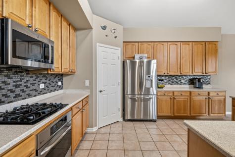 654 Easton Lane Elk Grove Village IL 60007