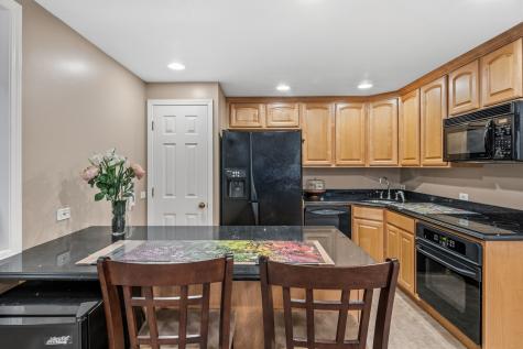 654 Easton Lane Elk Grove Village IL 60007