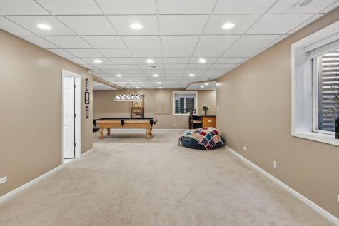 654 Easton Lane Elk Grove Village IL 60007