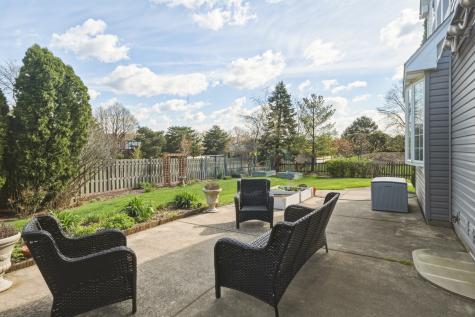 654 Easton Lane Elk Grove Village IL 60007