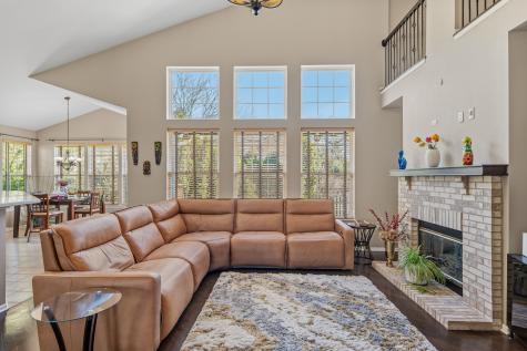 654 Easton Lane Elk Grove Village IL 60007