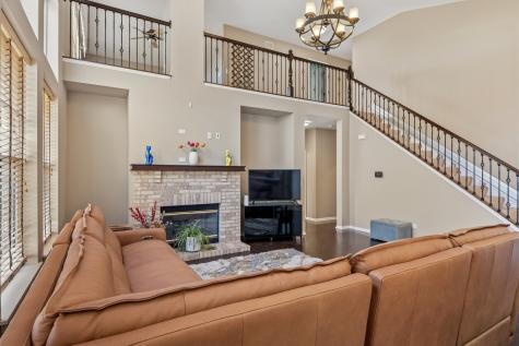 654 Easton Lane Elk Grove Village IL 60007
