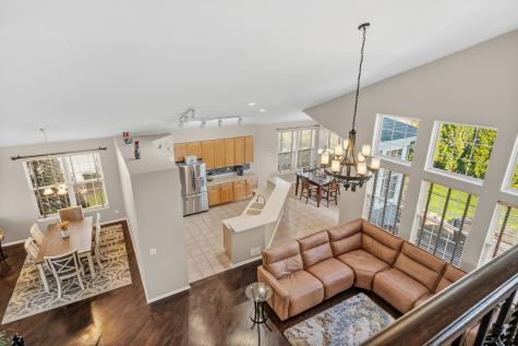 654 Easton Lane Elk Grove Village IL 60007