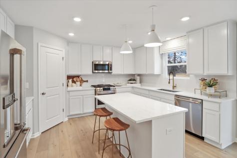 136 Piper Glen Avenue Oswego IL 60543