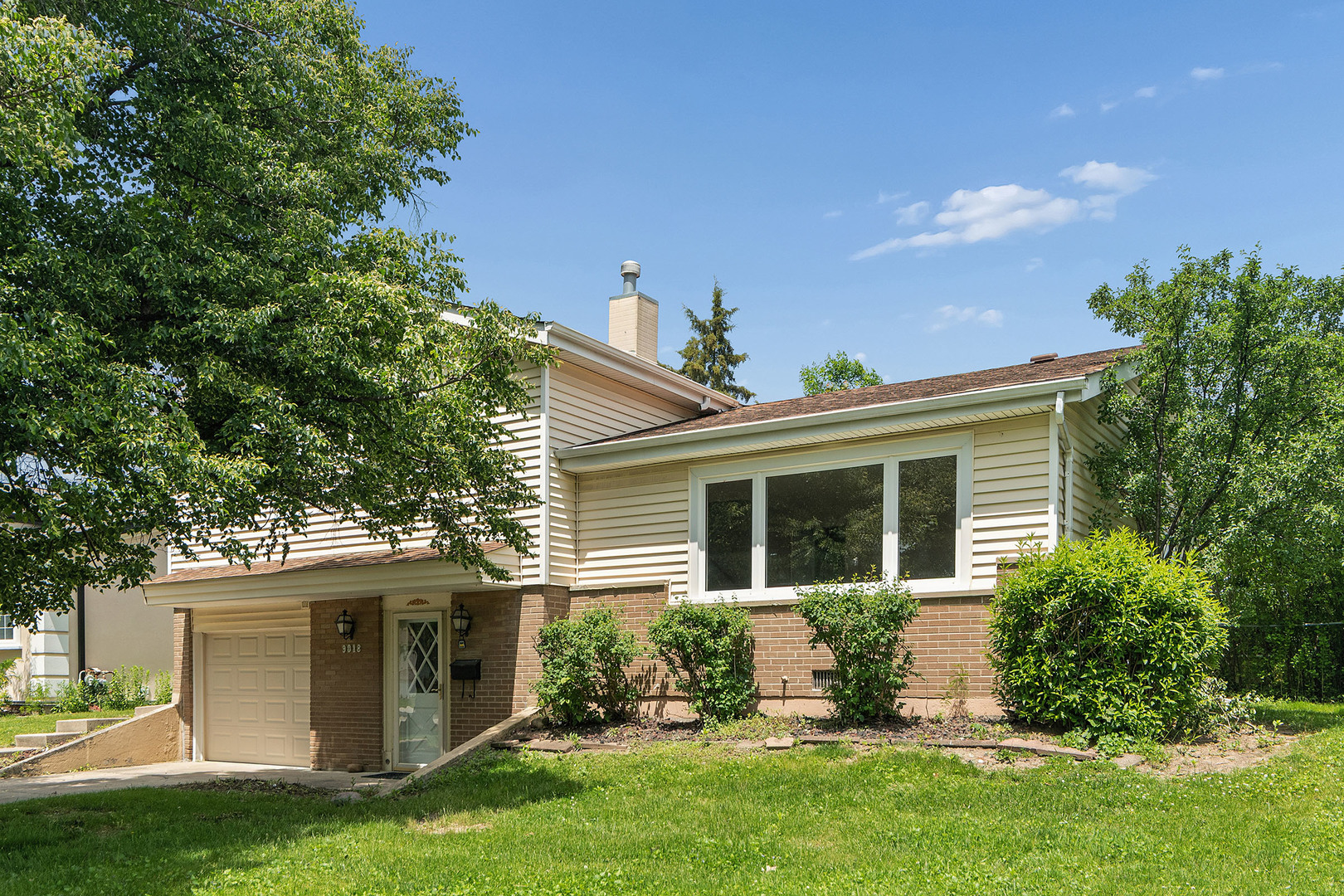 9018 Forest Lane E Hickory Hills IL 60457
