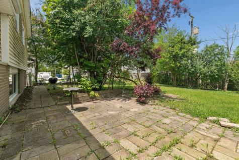 9018 Forest Lane E Hickory Hills IL 60457