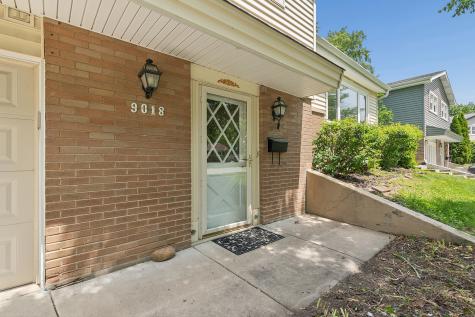 9018 Forest Lane E Hickory Hills IL 60457
