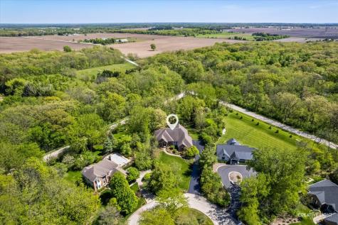 8N419 Sunny Hill Circle Elgin IL 60124