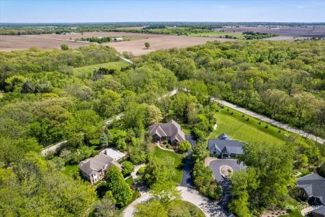 8N419 Sunny Hill Circle Elgin IL 60124