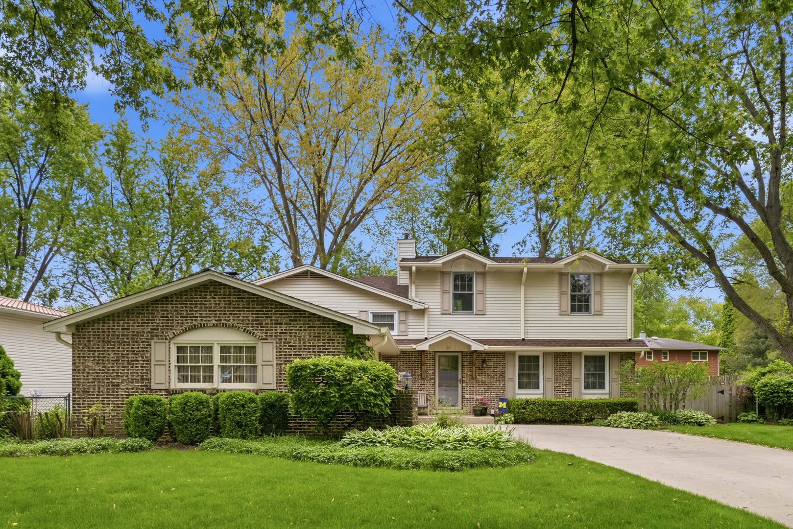 827 Liberty Bell Lane Libertyville IL 60048