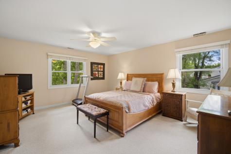 827 Liberty Bell Lane Libertyville IL 60048