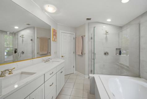 827 Liberty Bell Lane Libertyville IL 60048