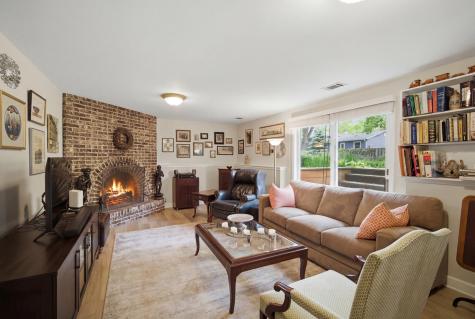 827 Liberty Bell Lane Libertyville IL 60048