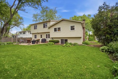 827 Liberty Bell Lane Libertyville IL 60048
