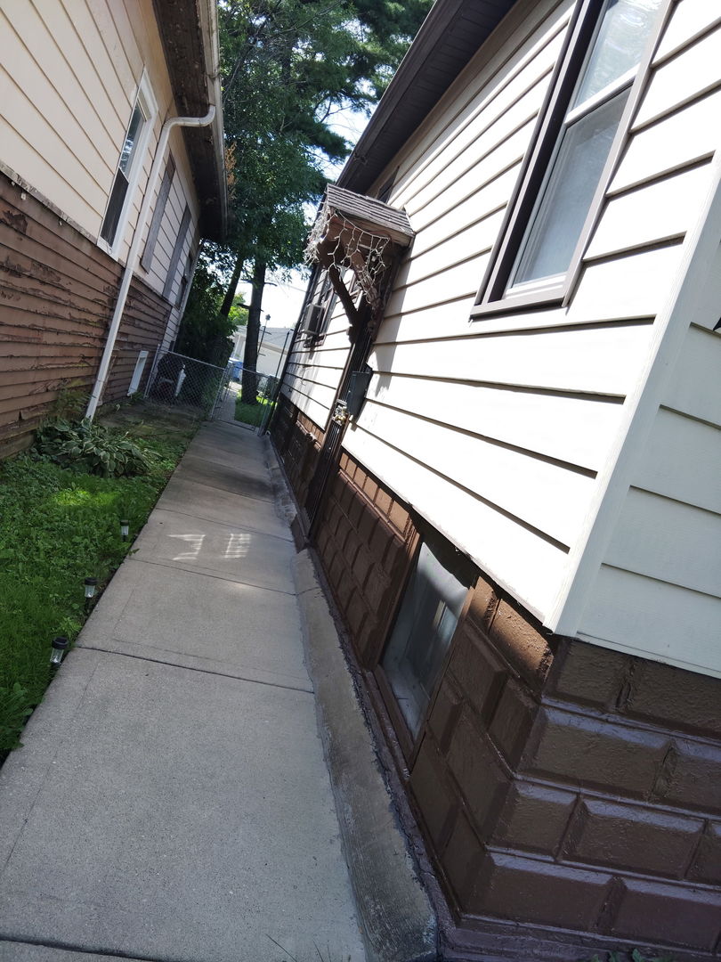 10102 South Yale Avenue Chicago IL 60628