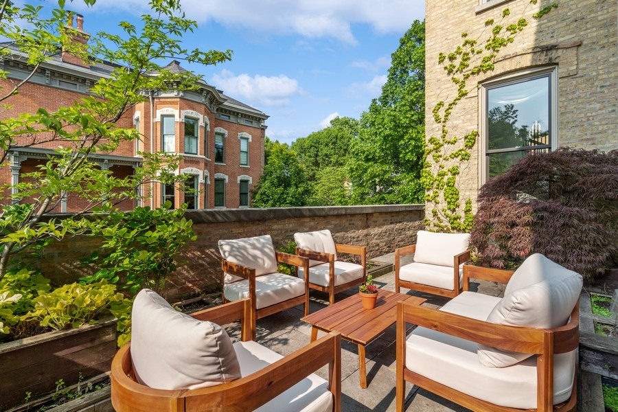 1407 North Hoyne Avenue Chicago IL 60622