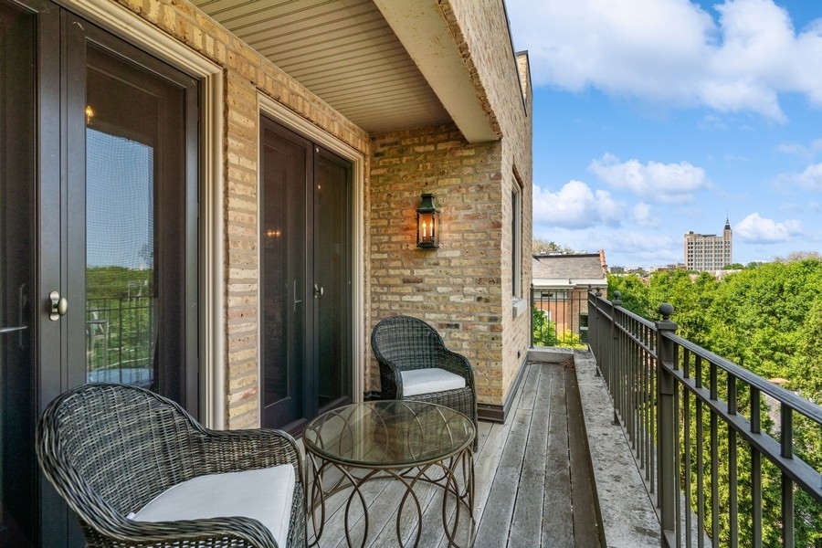 1407 North Hoyne Avenue Chicago IL 60622