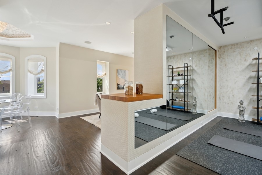 1407 North Hoyne Avenue Chicago IL 60622