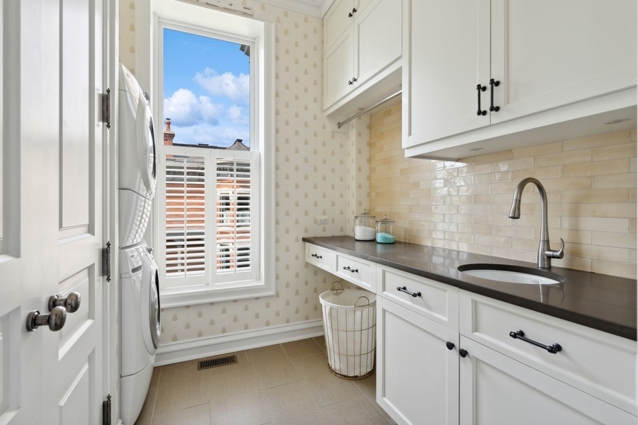 1407 North Hoyne Avenue Chicago IL 60622