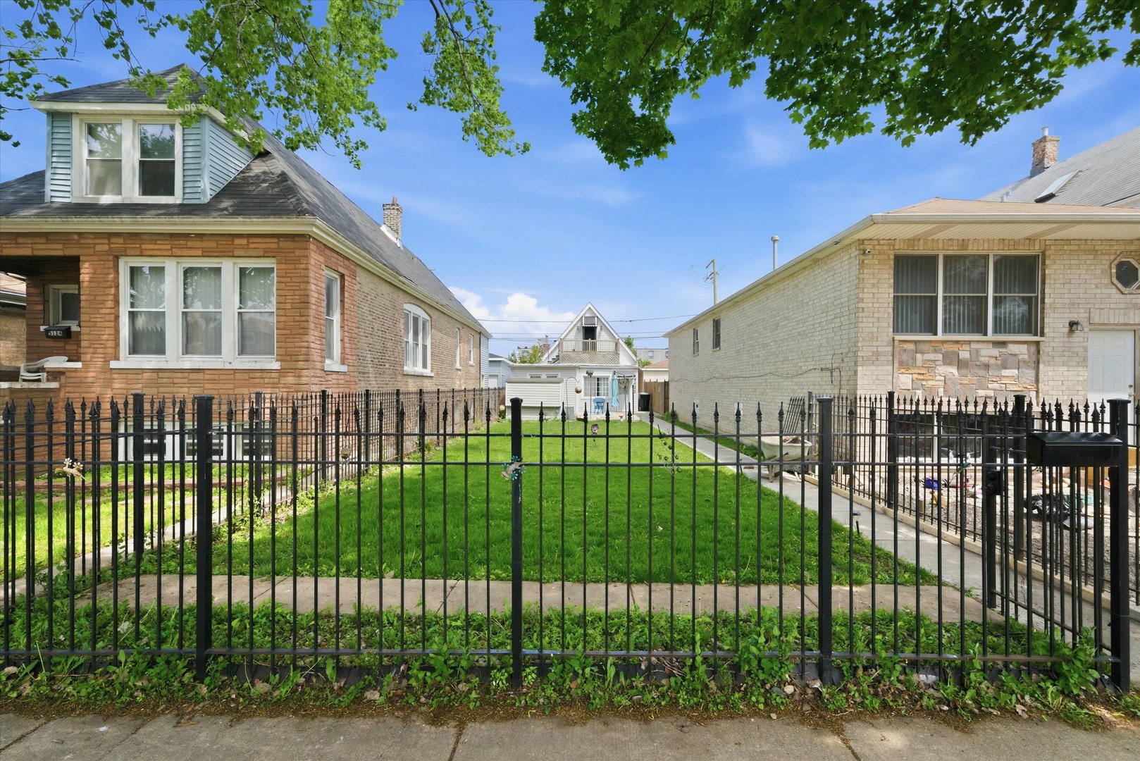 5122 West Bloomingdale Avenue Chicago IL 60639