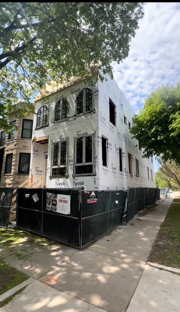 3456 North Claremont Avenue Chicago IL 60657