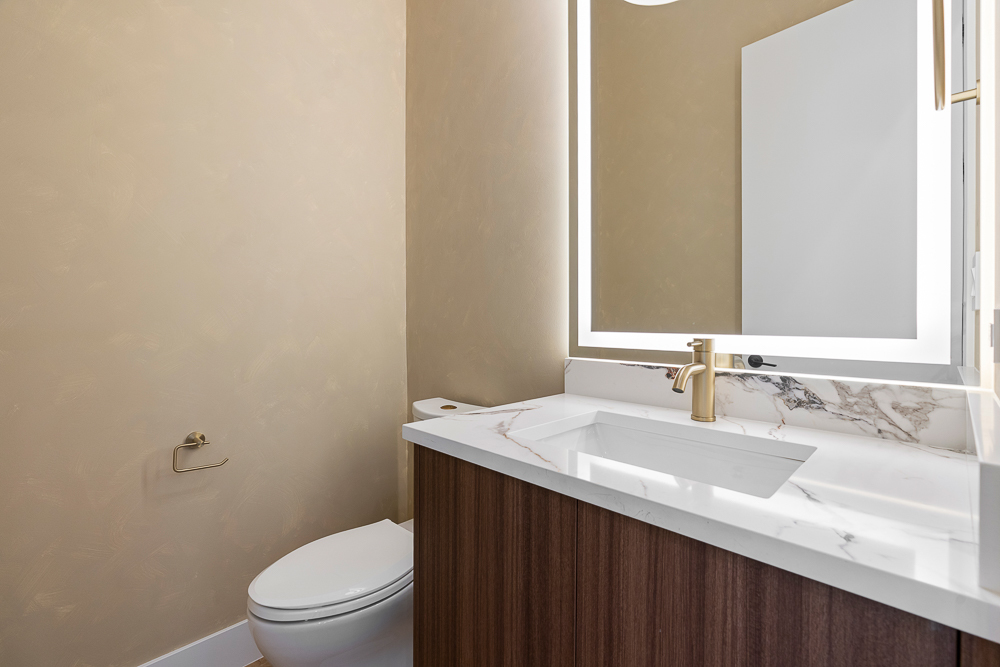 3456 North Claremont Avenue Chicago IL 60657