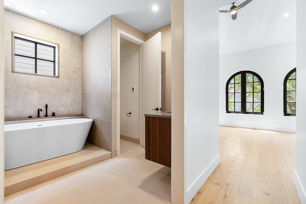 3456 North Claremont Avenue Chicago IL 60657