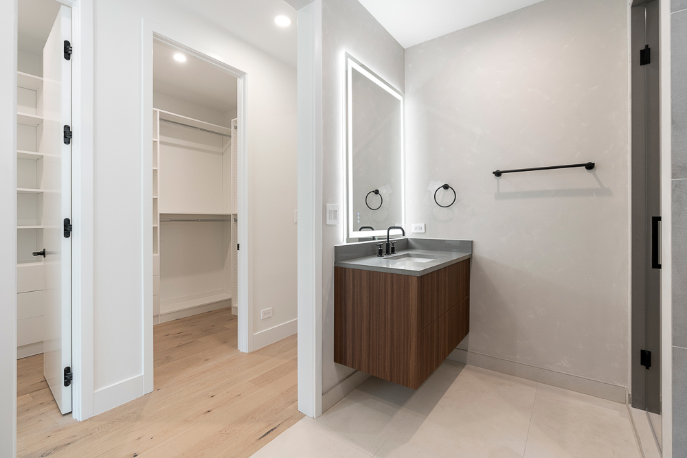 3456 North Claremont Avenue Chicago IL 60657