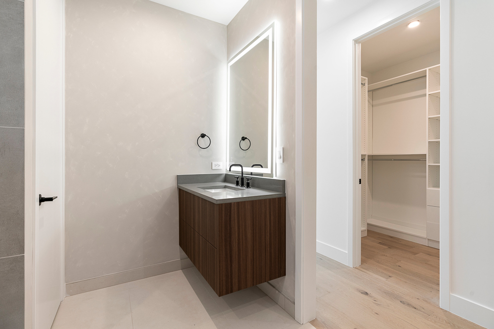 3456 North Claremont Avenue Chicago IL 60657