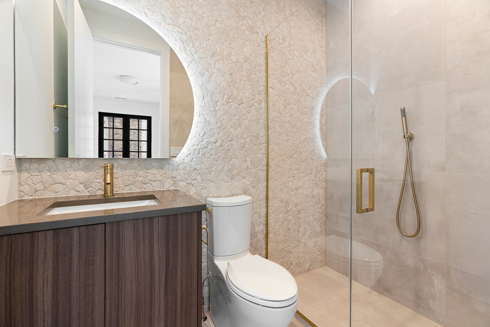 3456 North Claremont Avenue Chicago IL 60657