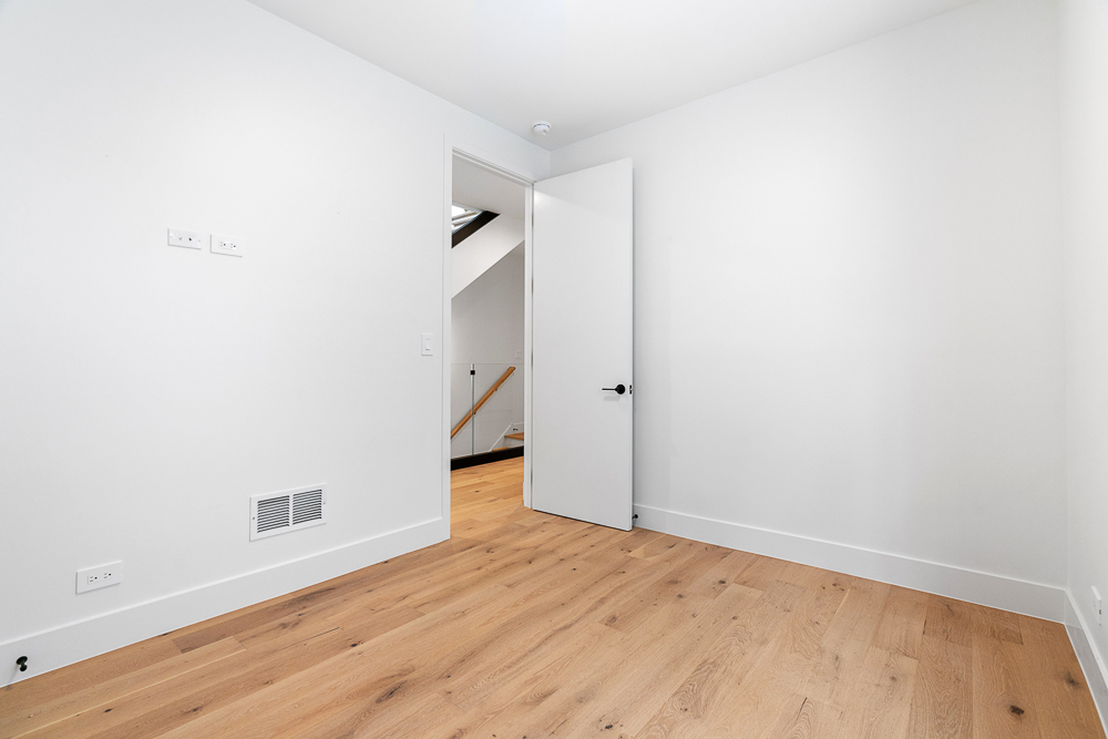 3456 North Claremont Avenue Chicago IL 60657