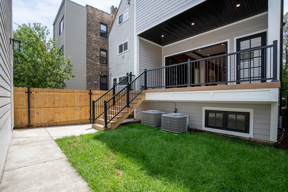 3456 North Claremont Avenue Chicago IL 60657