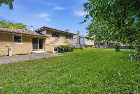 1432 Schramm Drive Westmont IL 60559