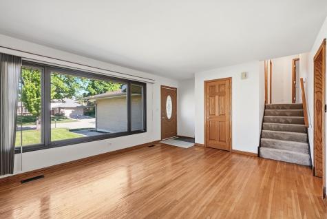 1432 Schramm Drive Westmont IL 60559