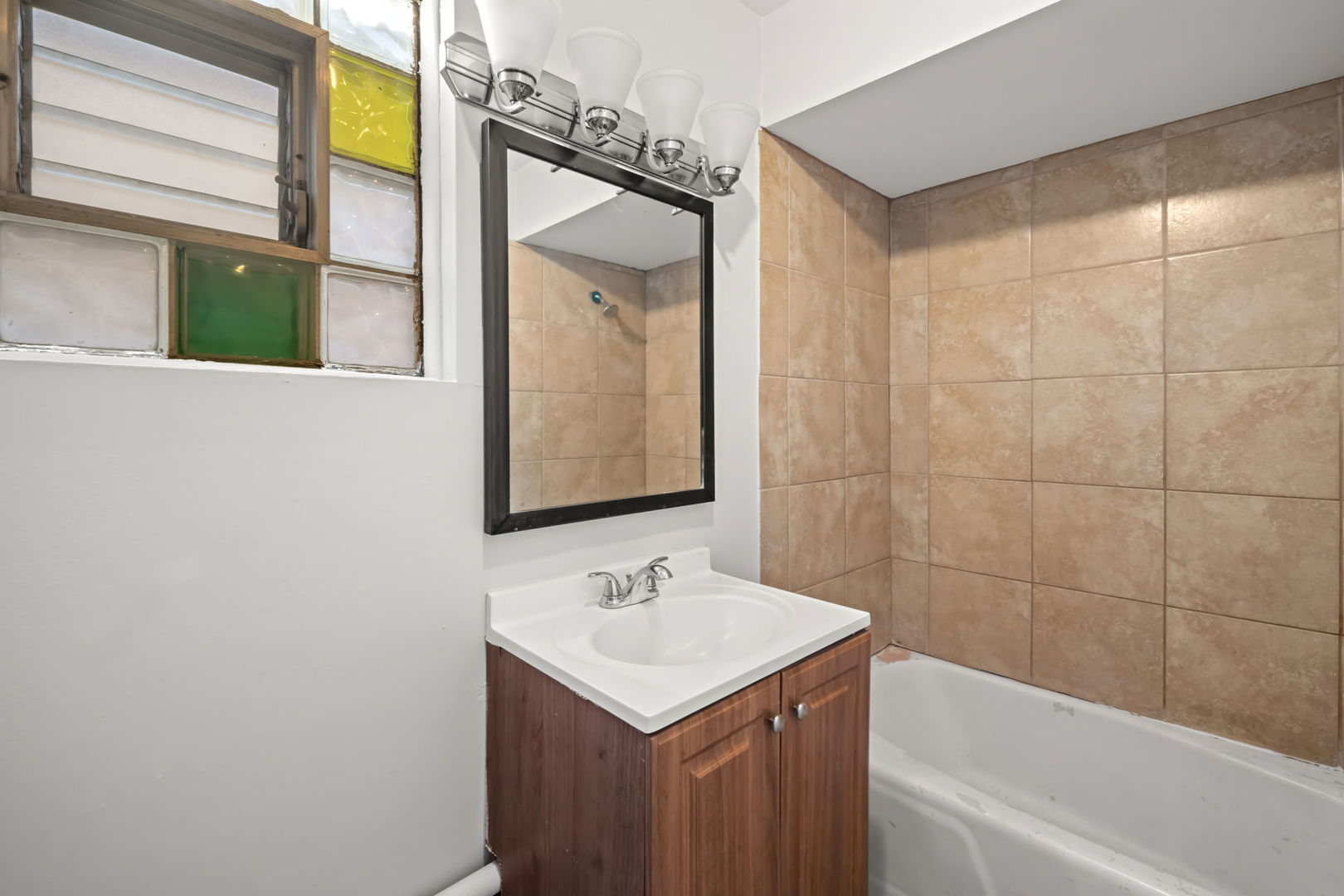 10214 South La Salle Street Chicago IL 60628
