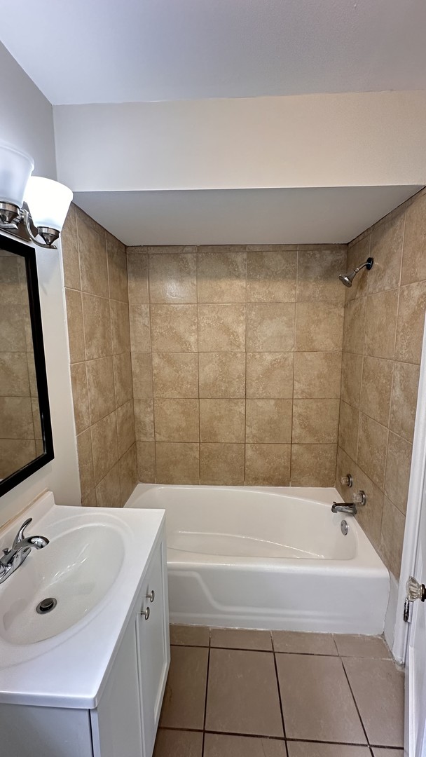 10214 South La Salle Street Chicago IL 60628
