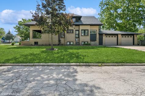 306 East Diggins Street Harvard IL 60033