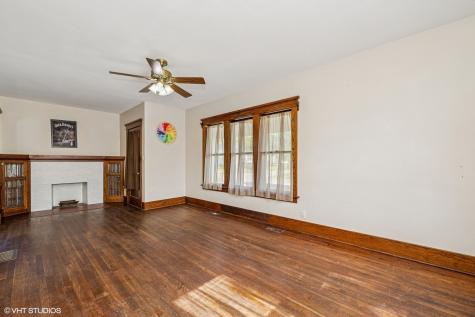 306 East Diggins Street Harvard IL 60033