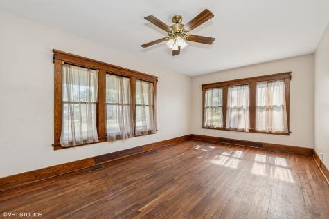306 East Diggins Street Harvard IL 60033