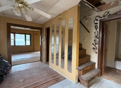 28 156TH Street Calumet City IL 60409